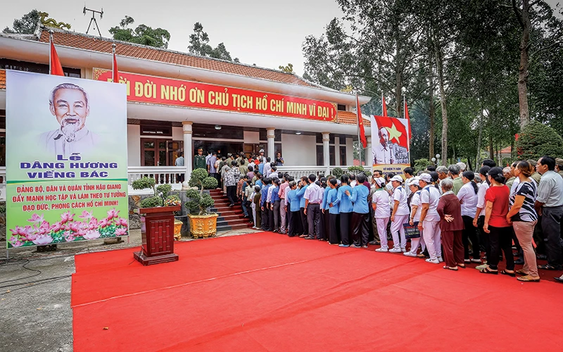 Đền thờ Bác Hồ - những địa chỉ đỏ ở miền Tây Nam Bộ ảnh 1