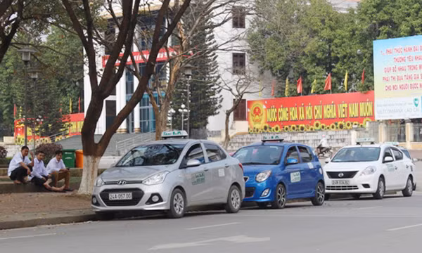 13 đơn vị taxi trên địa bàn tỉnh đồng loạt giảm cước.
