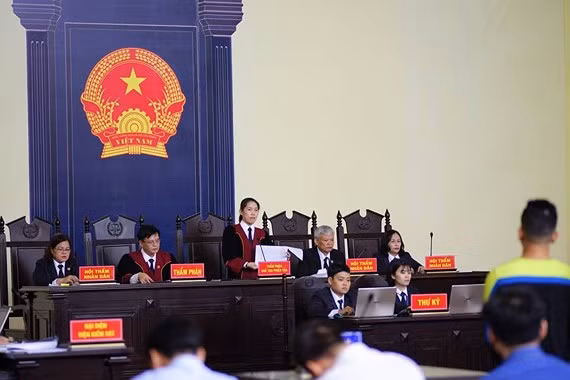 Phiên tòa xét xử các bị cáo trong đường dây đánh bạc trực tuyến hàng ngàn tỷ đồng.