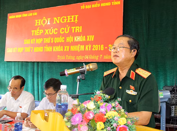 Đại tướng Đỗ Bá Tỵ, Phó Chủ tịch Quốc hội phát biểu ý kiến.