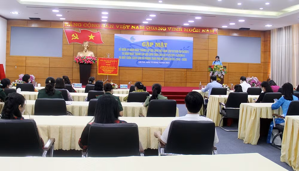 Gặp mặt kỷ niệm 91 năm Ngày thành lập Hội LHPN Việt Nam, 70 năm Ngày thành lập Hội LHPN tỉnh Lào Cai ảnh 1