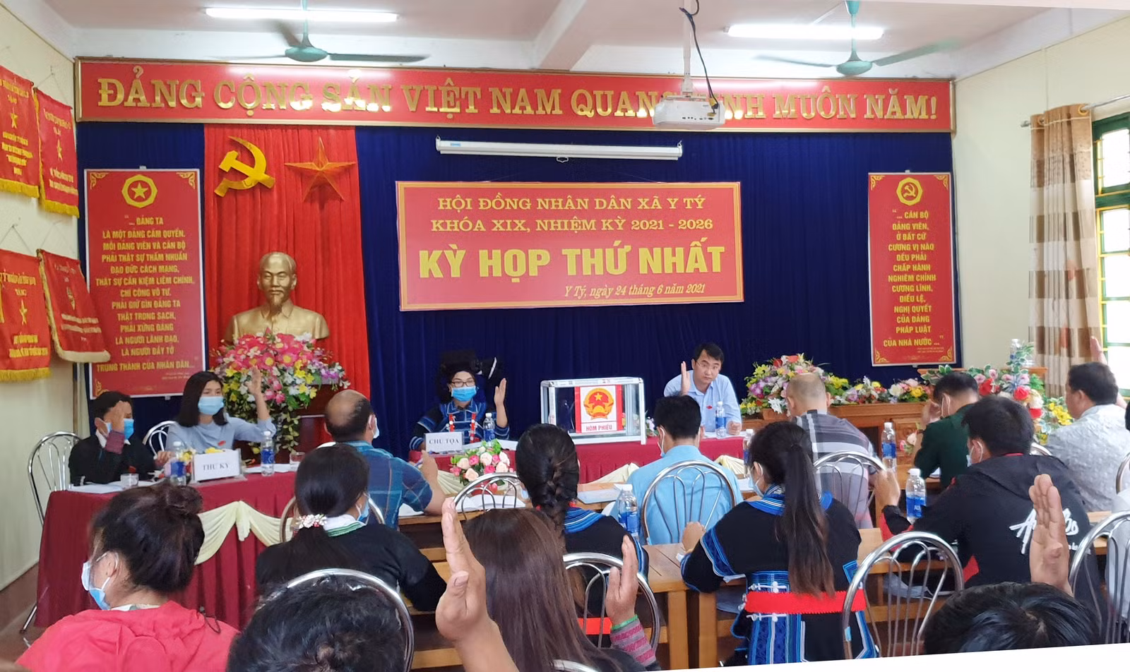 Xã Y Tý, huyện Bát Xát đang là địa phương có nhiều dự án lớn được triển khai nên nhu cầu về cán bộ đang đặt ra hết sức bức thiết.