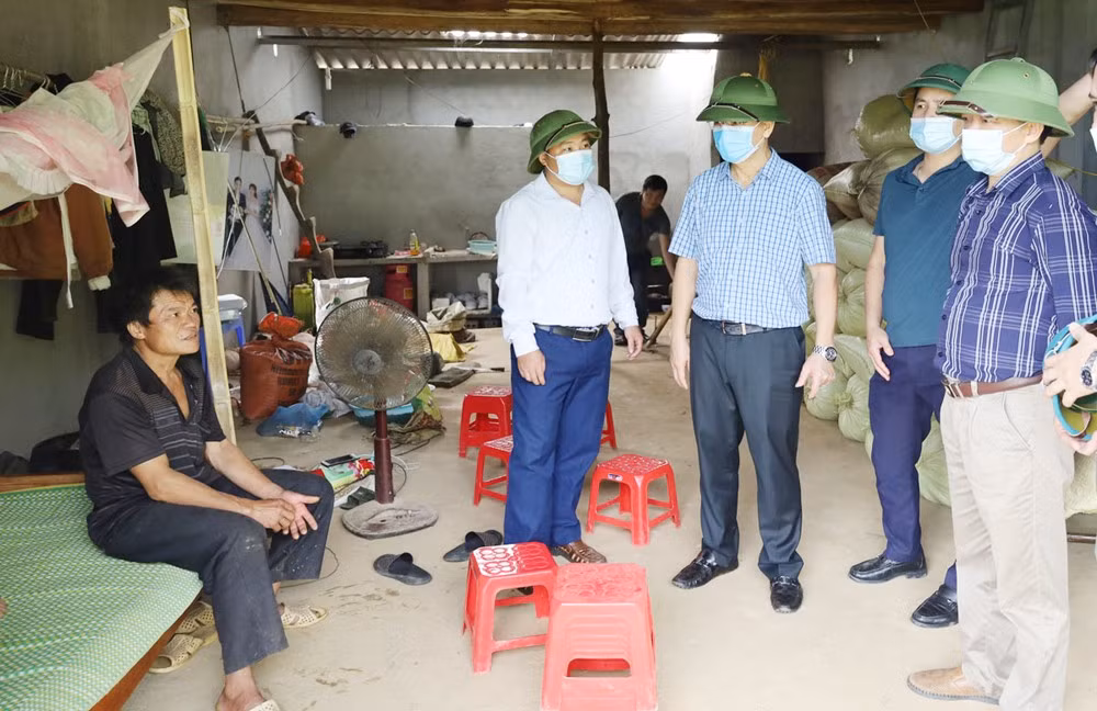 Bát Xát di dời dân ra khỏi vùng có nguy cơ sạt lở ảnh 1