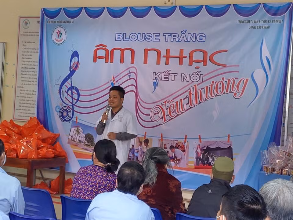 Những tiết mục văn nghệ mang lại niềm vui cho người bệnh.