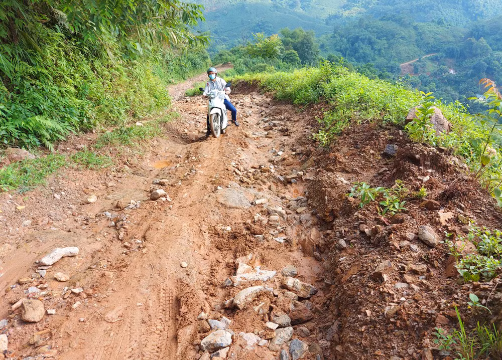 Đường lên điểm trường Séo Phìn Than.