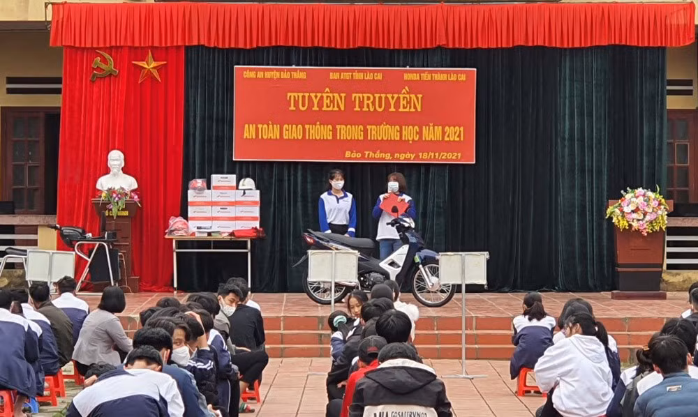 Tuyên truyền an toàn giao thông tại Trường THPT số 3 Bảo Thắng ảnh 2