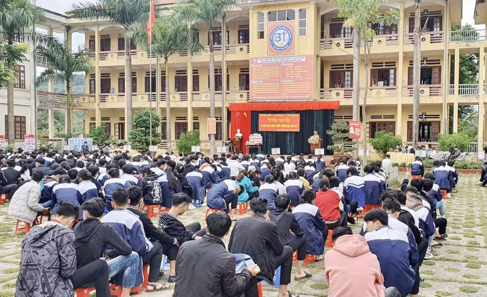 Tuyên truyền an toàn giao thông tại Trường THPT số 3 Bảo Thắng ảnh 1
