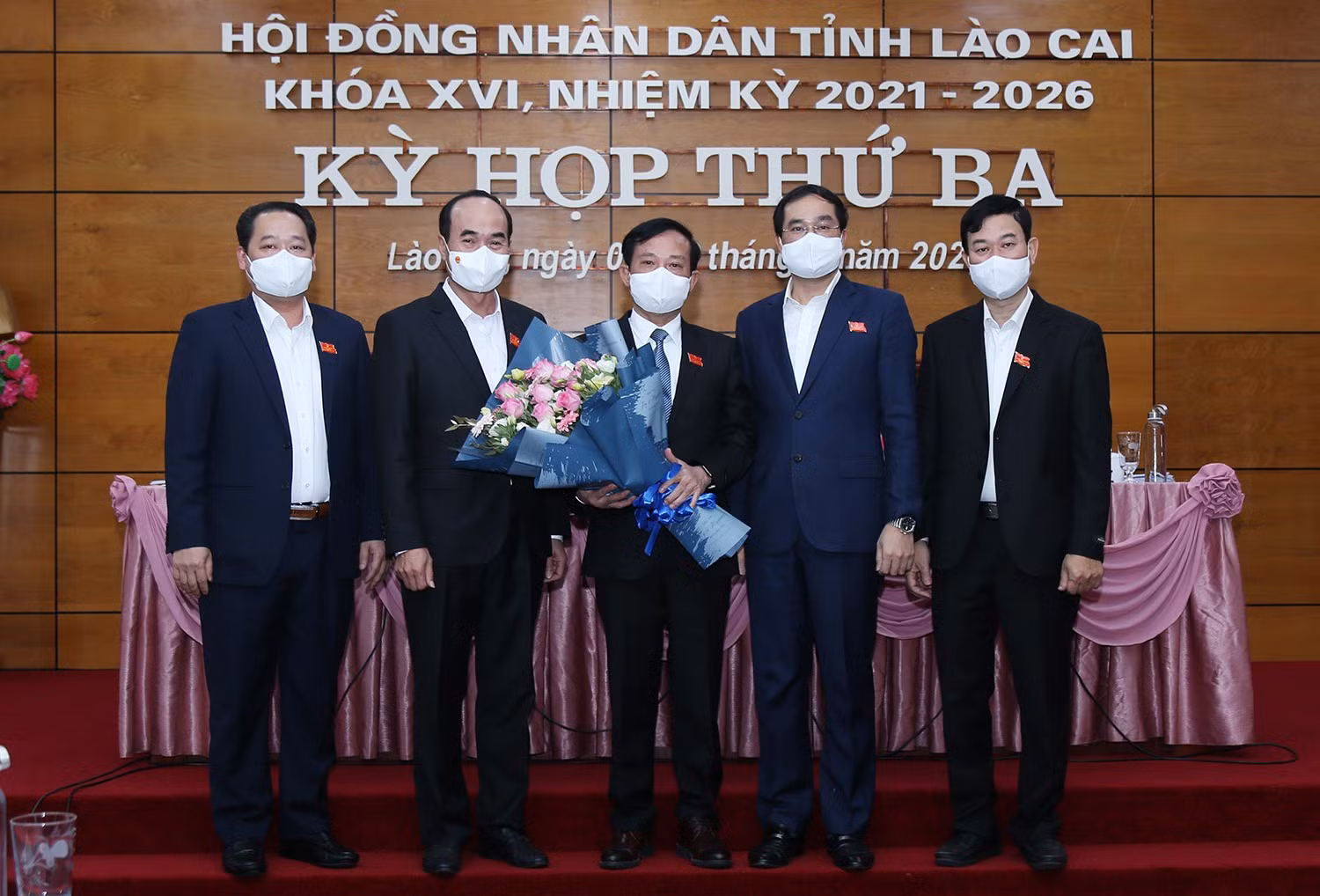 Kỳ họp thứ Ba, HĐND tỉnh: Các đại biểu thảo luận tại hội trường ảnh 2