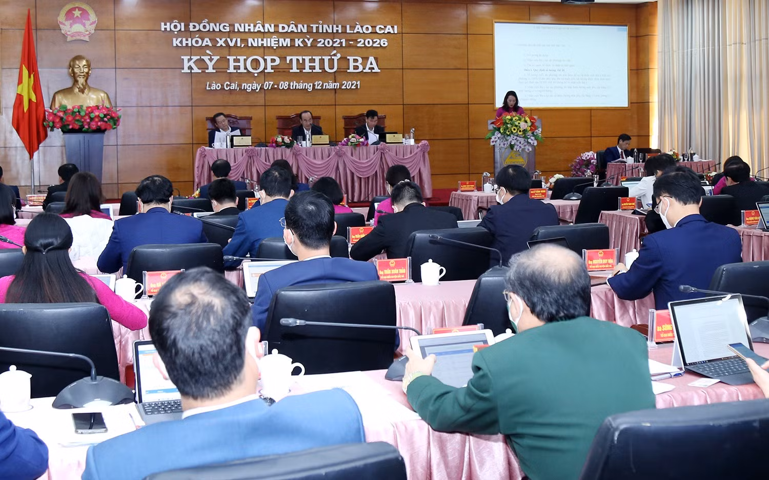 Kỳ họp thứ Ba, HĐND tỉnh: Các đại biểu thảo luận tại hội trường ảnh 1
