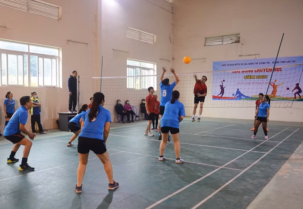 Khai mạc Giải bóng chuyền hơi Khối thi đua Mặt trận Tổ quốc và các tổ chức chính trị - xã hội tỉnh năm 2021 ảnh 3