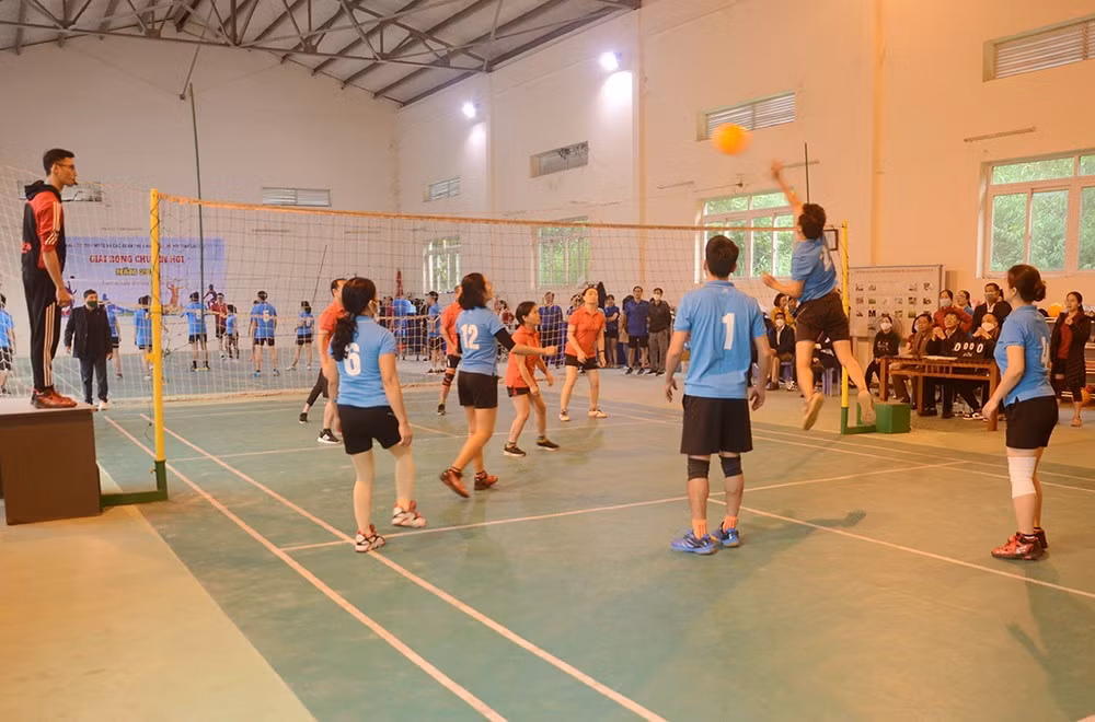 Khai mạc Giải bóng chuyền hơi Khối thi đua Mặt trận Tổ quốc và các tổ chức chính trị - xã hội tỉnh năm 2021 ảnh 2