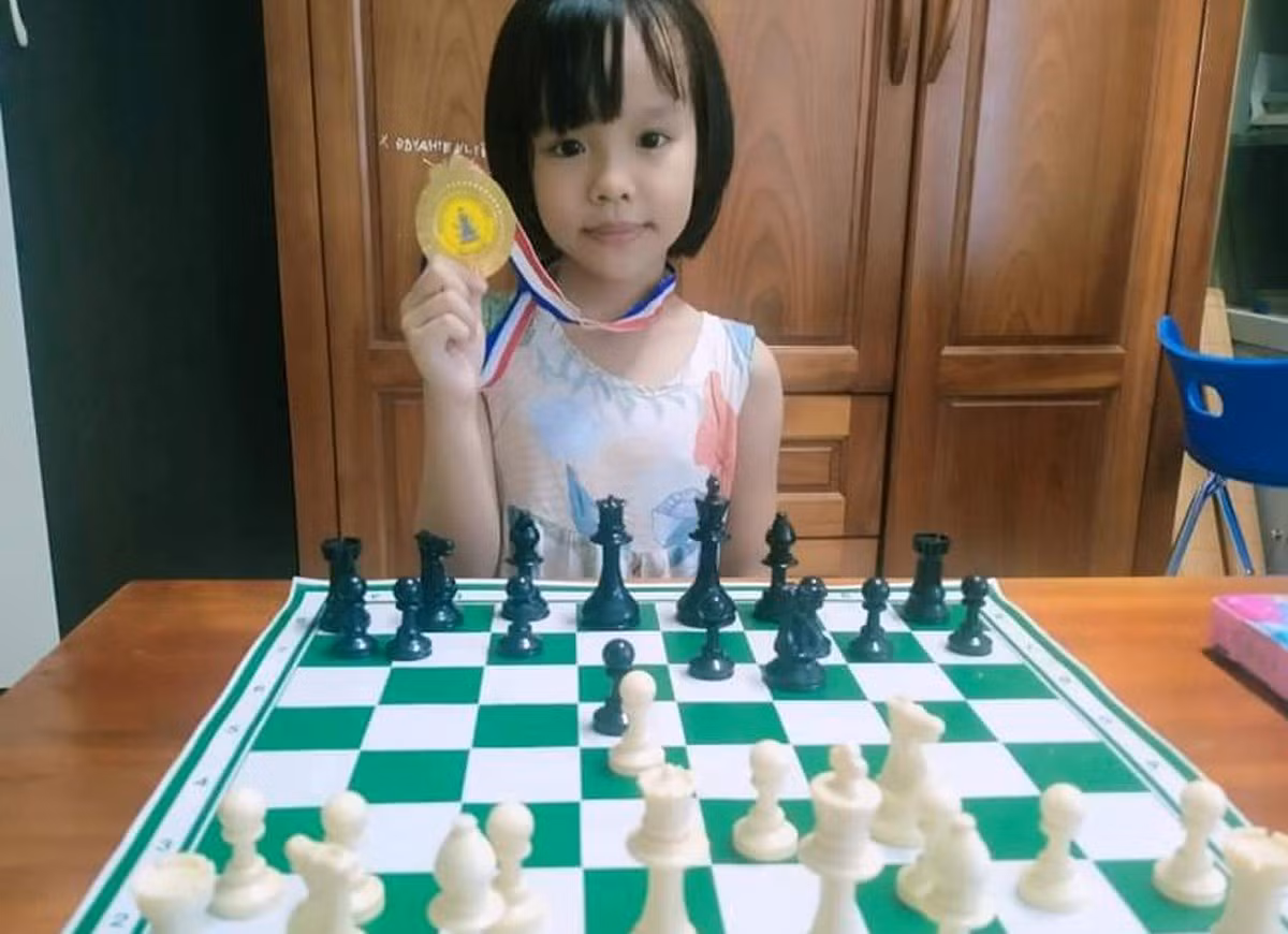 Nữ vận động viên cờ vua đầu tiên của Lào Cai giành Huy chương Đồng tại giải trẻ quốc gia ảnh 1