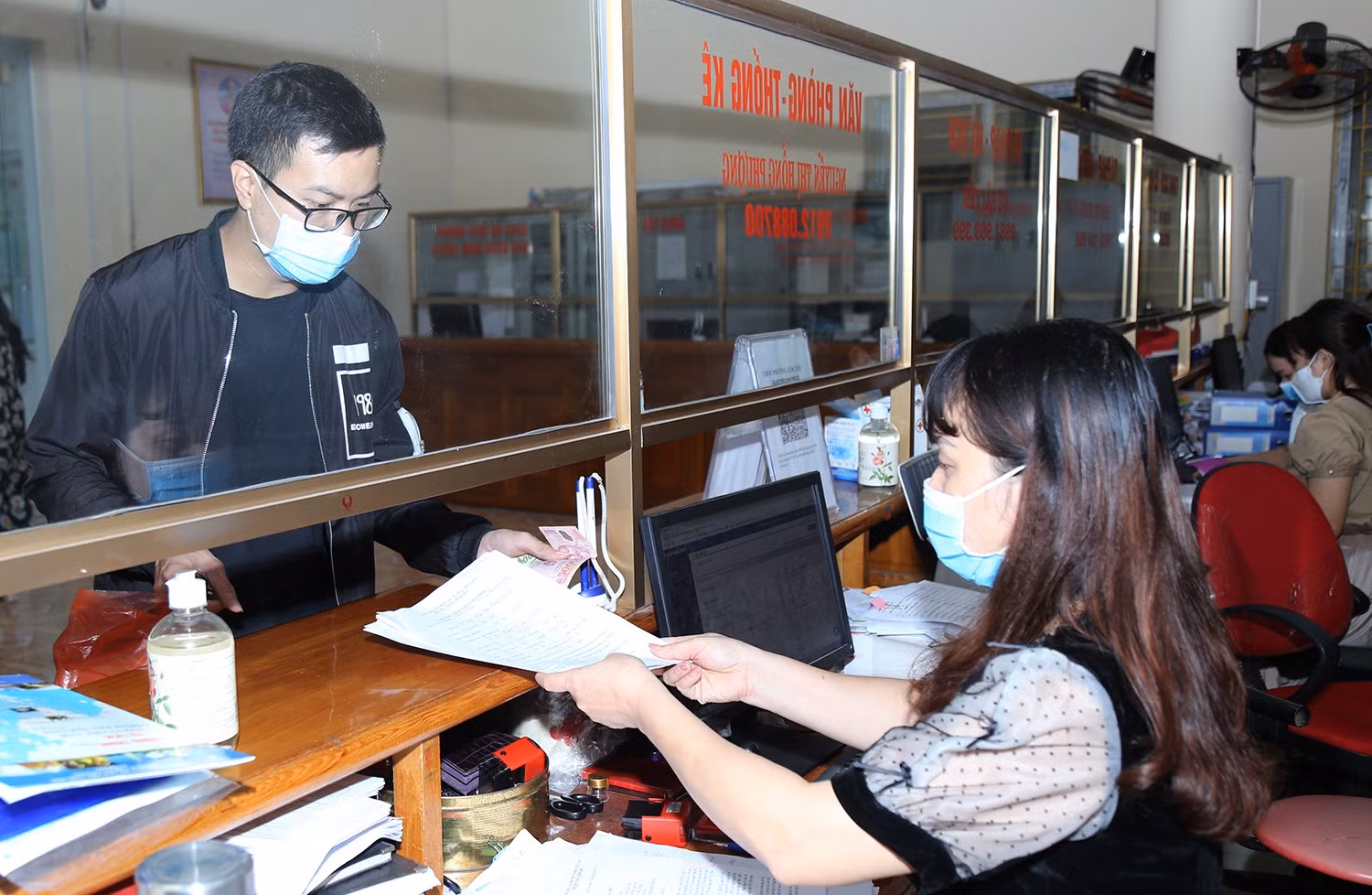 Phường Cốc Lếu: Cải cách hành chính để phục vụ người dân tốt&nbsp; hơn ảnh 2