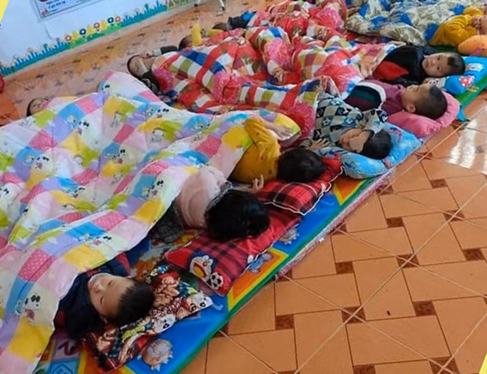 Tặng 100 đệm ngủ cho học sinh mầm non xã Nậm Chảy ảnh 2