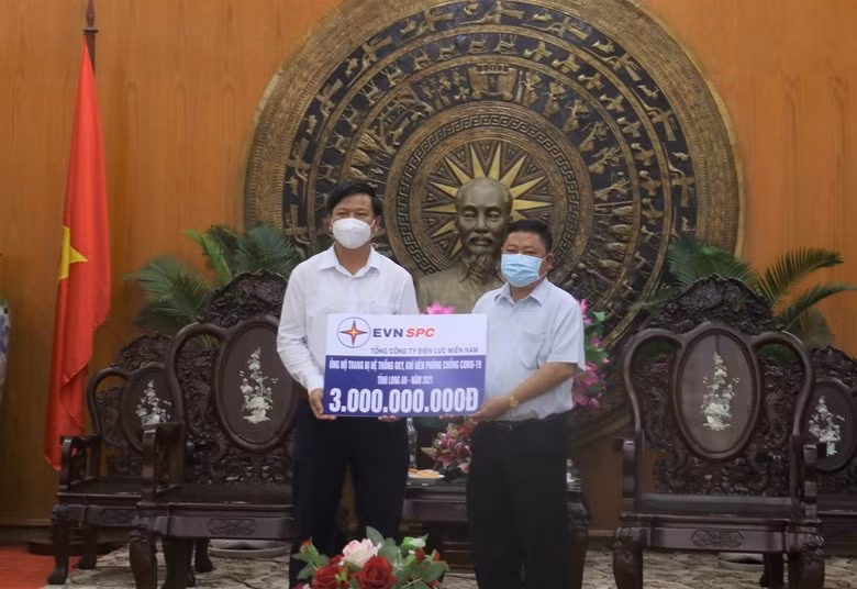  Tổng Công ty Điện lực miền Nam: Ủng hộ 33 tỷ đồng mua trang thiết bị, vật tư y tế phục vụ điều trị COVID-19 ảnh 2