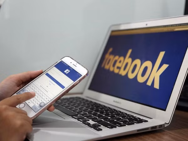 Gia đình và nhà trường cần quản lý việc sử dụng internet của con em mình.