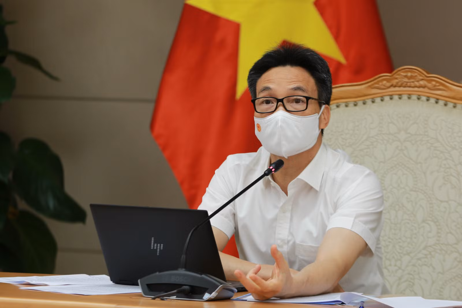 Sớm chủ động nguồn vaccine, thuốc men, trang thiết bị điều trị COVID-19 ảnh 1