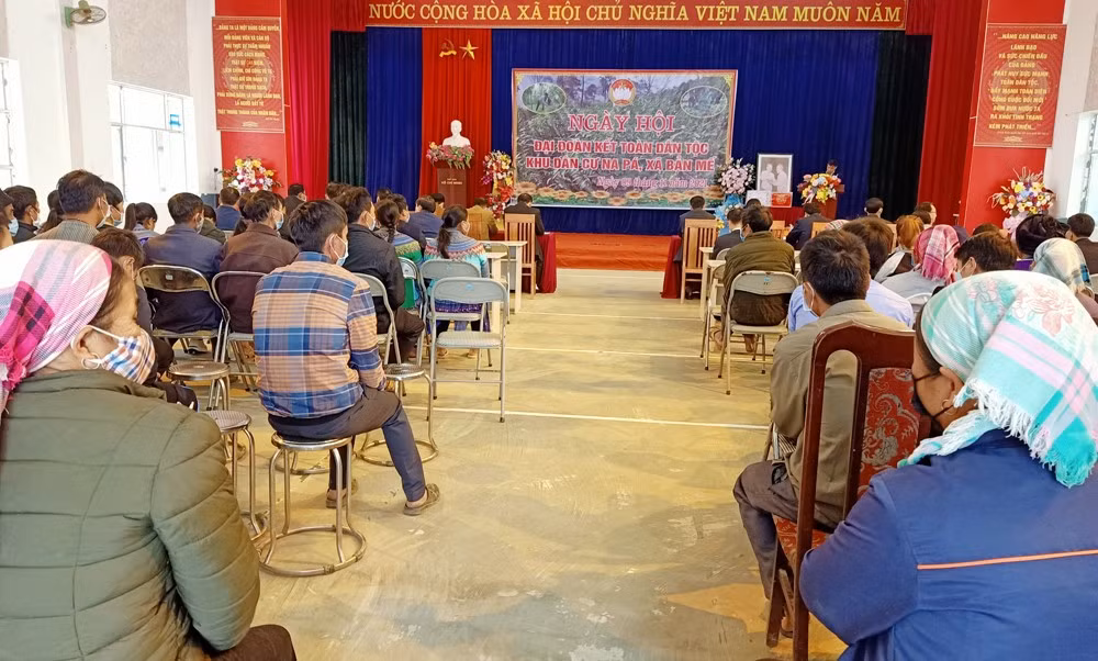 Chủ nhiệm Ủy ban Kiểm tra Tỉnh ủy Nguyễn Văn Phúc dự Ngày hội đại đoàn kết toàn dân tộc tại xã Bản Mế ảnh 1