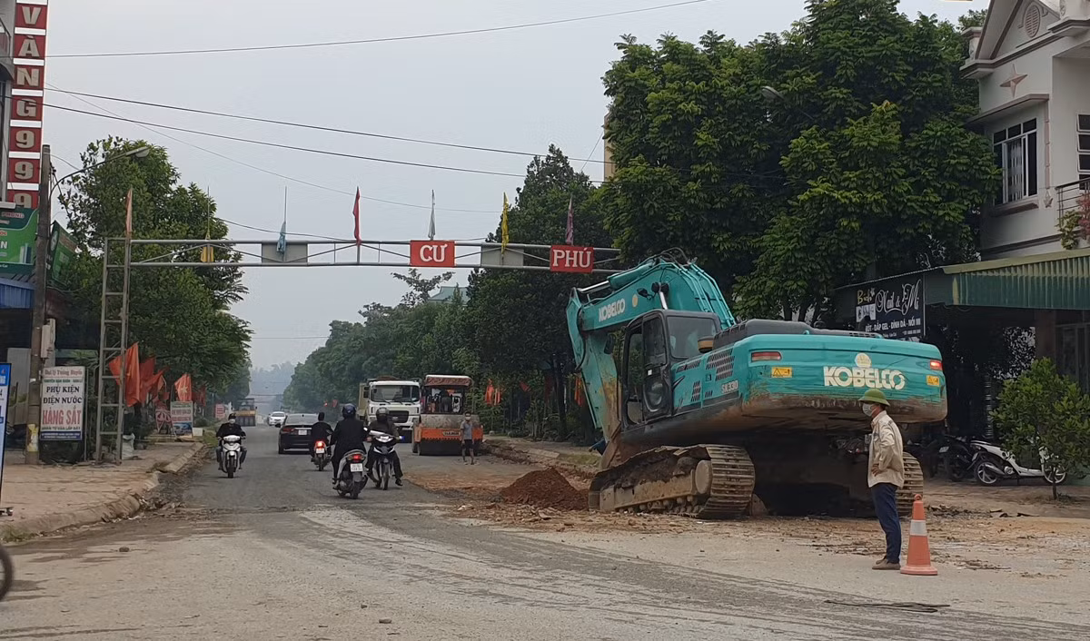 Trong thời gian thi công nâng cấp Quốc lộ 4E đoạn Km0+00 đến Km44+600, cấm các phương tiện tổng trọng tải từ 30 tấn trở lên lưu thông qua cầu đường bộ Gia Phú.