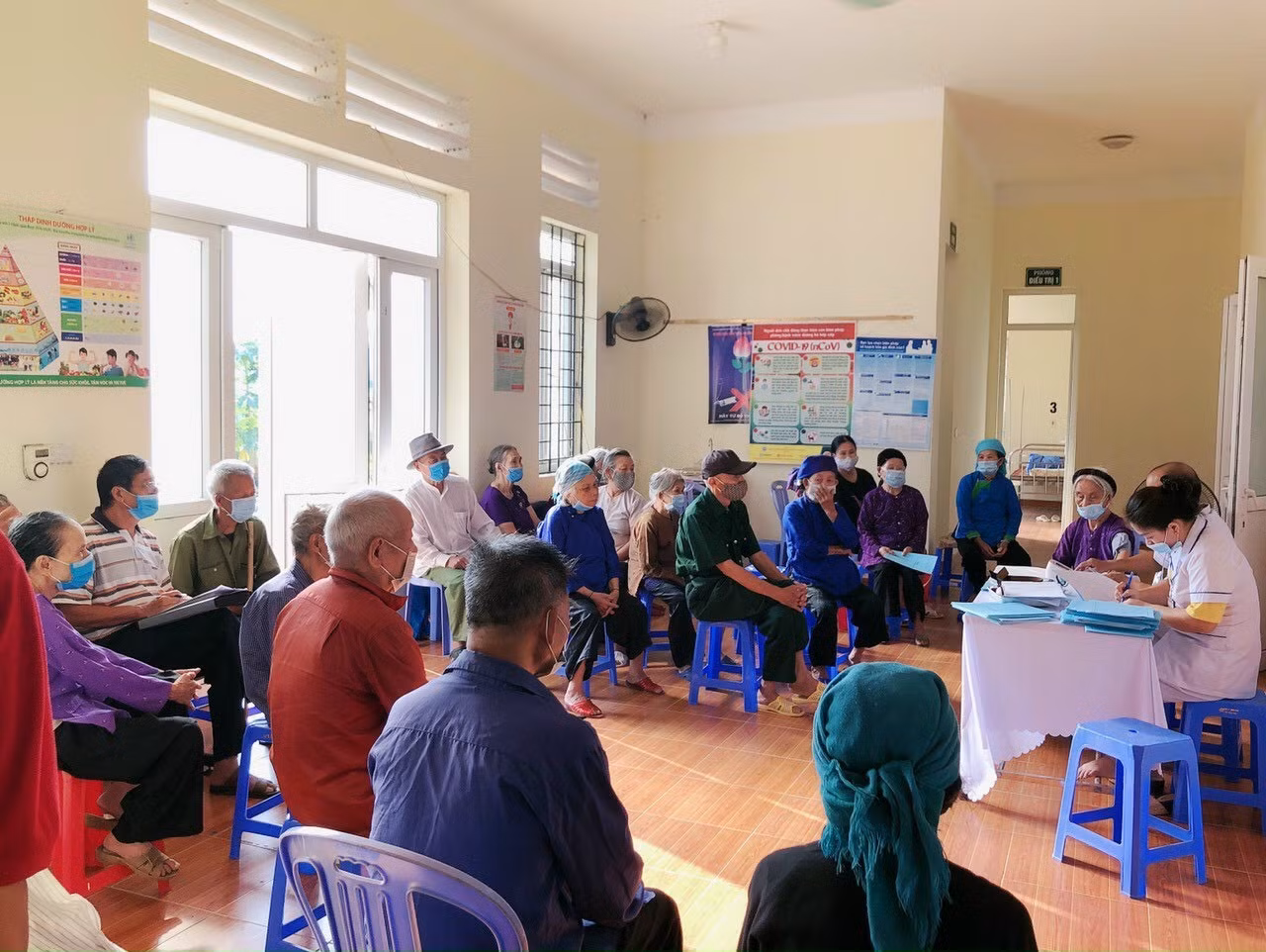 Trung tâm Y tế thành phố Lào Cai: Nhiều hoạt động hưởng ứng Ngày Quốc tế Người cao tuổi ảnh 2