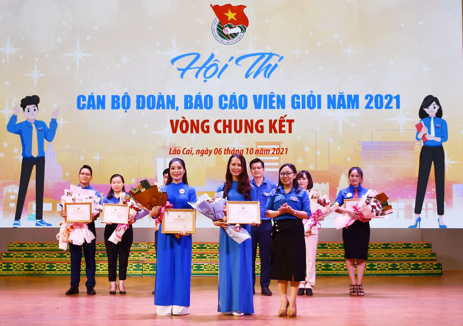 Trao giải Nhì cho đội thi Đoàn Khối Cơ quan - Doanh nghiệp tỉnh và Thành đoàn Lào Cai.