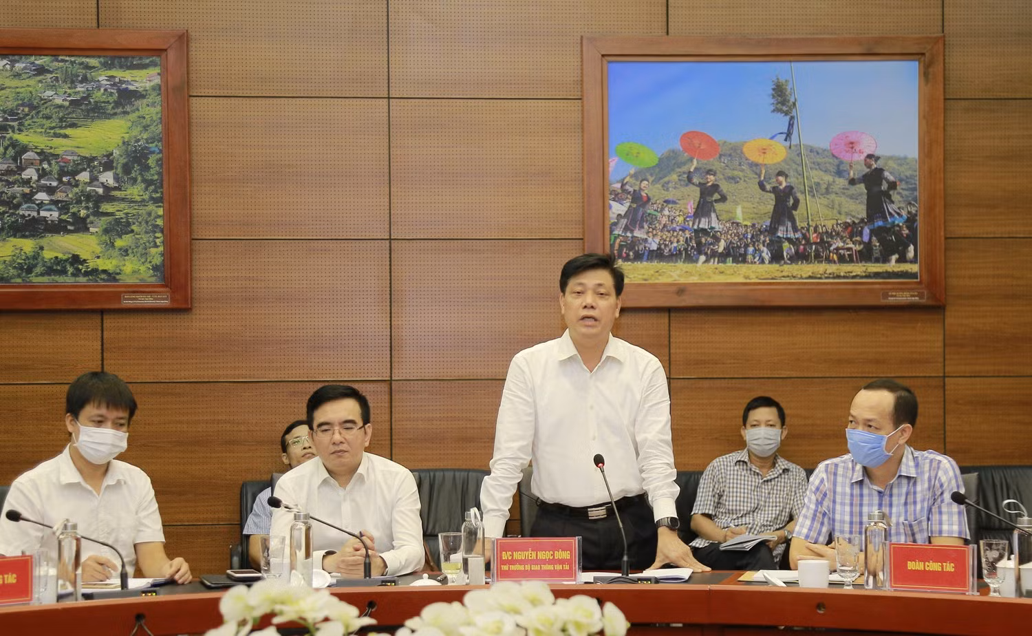 Thứ trưởng Bộ Giao thông vận tải Nguyễn Ngọc Đông phát biểu tại buổi làm việc.