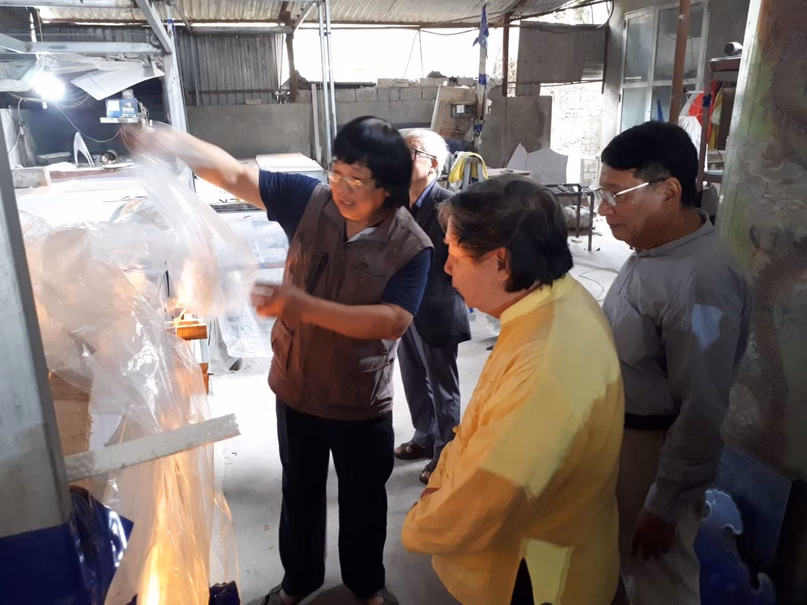 Người tạo dựng dòng điêu khắc tranh kính nghệ thuật tại Việt Nam ảnh 2