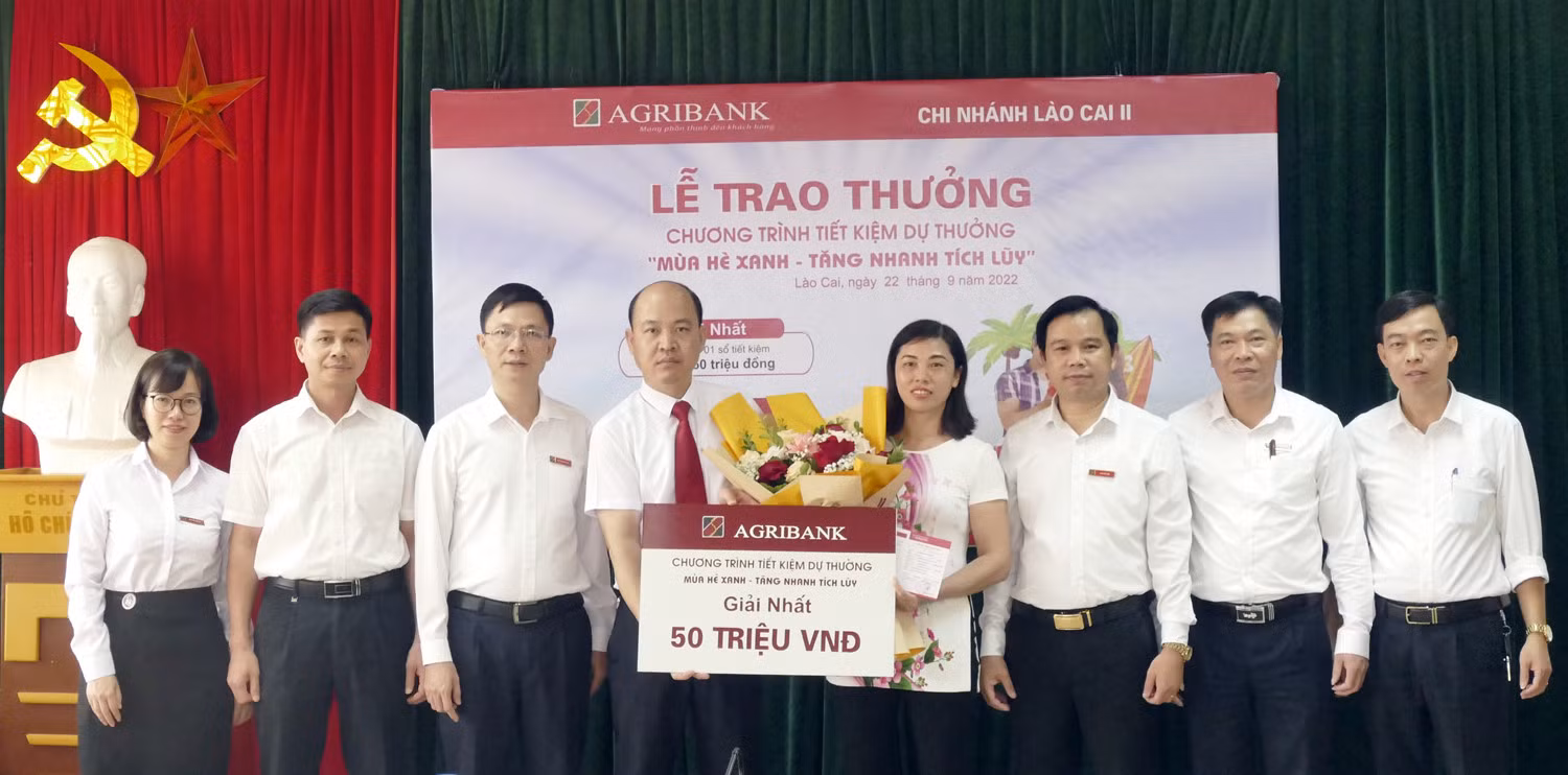 Trao thưởng chương trình tiết kiệm dự thưởng “Mùa hè xanh - tăng nhanh tích lũy” ảnh 2