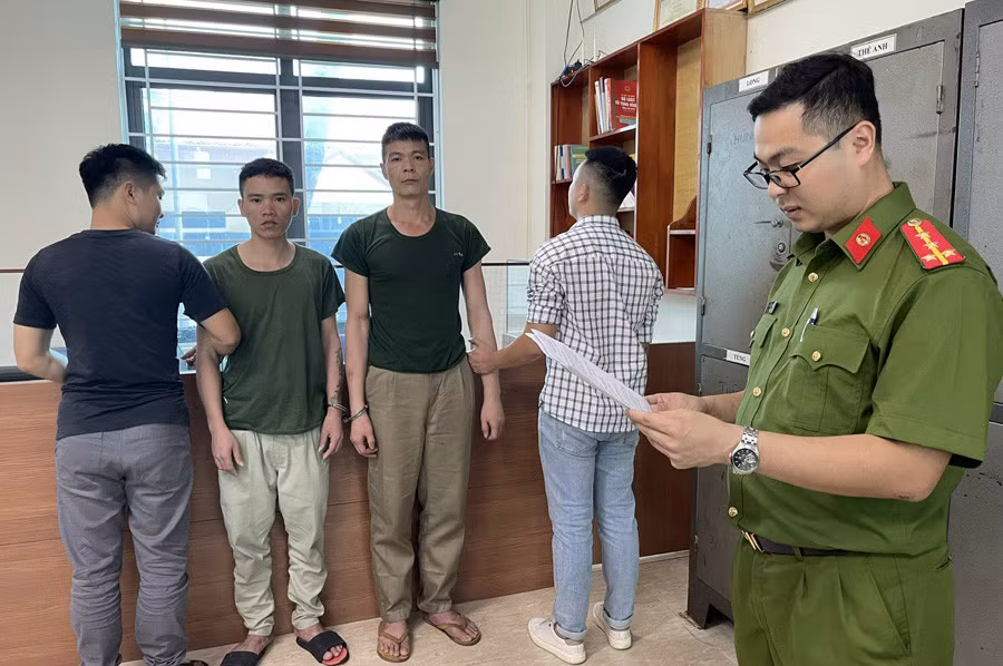 Cơ quan Cảnh sát điều tra thi hành lệnh bắt bị can để tạm giam.