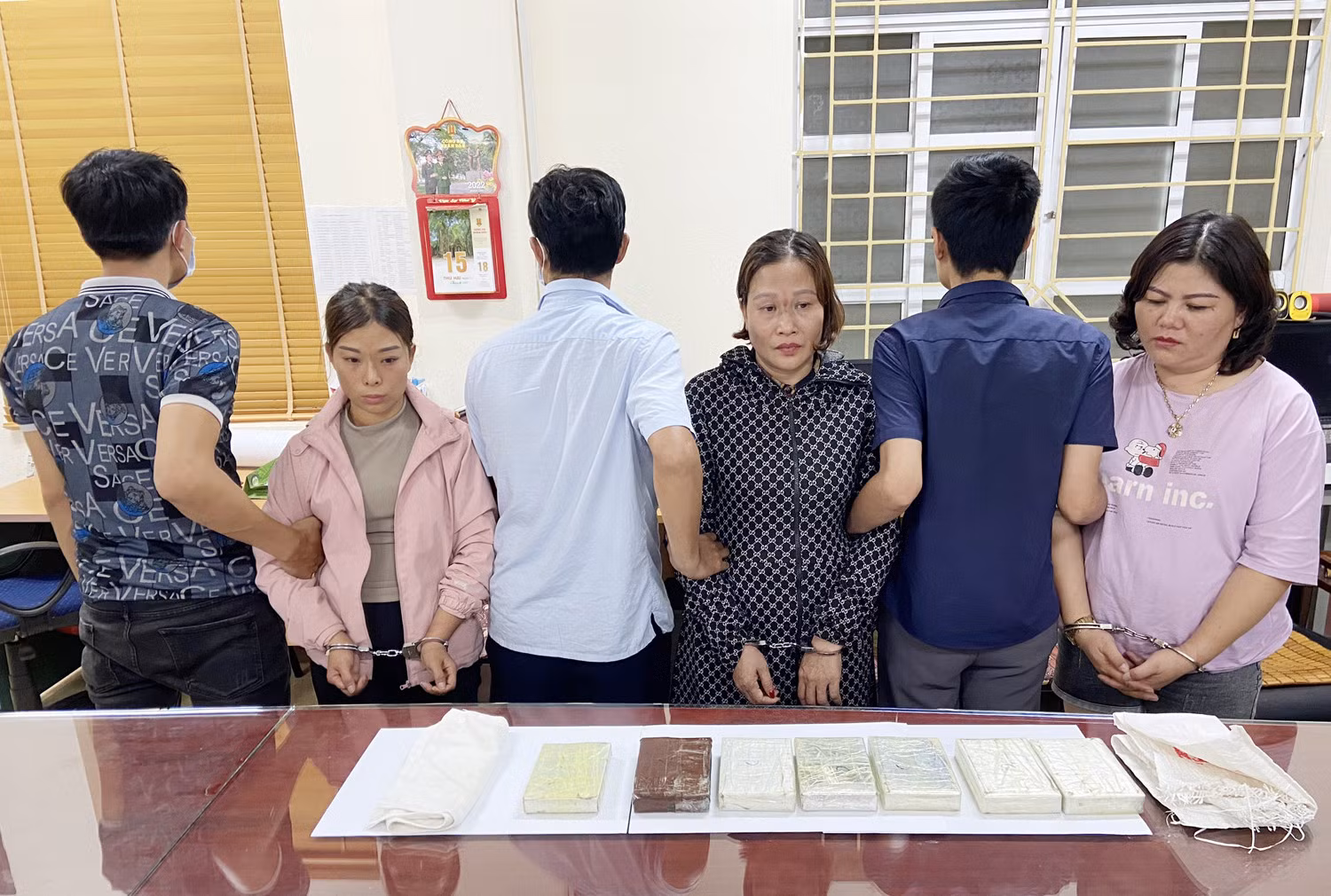 Triệt phá thành công 2 chuyên án, bắt 9 bánh heroin ảnh 1