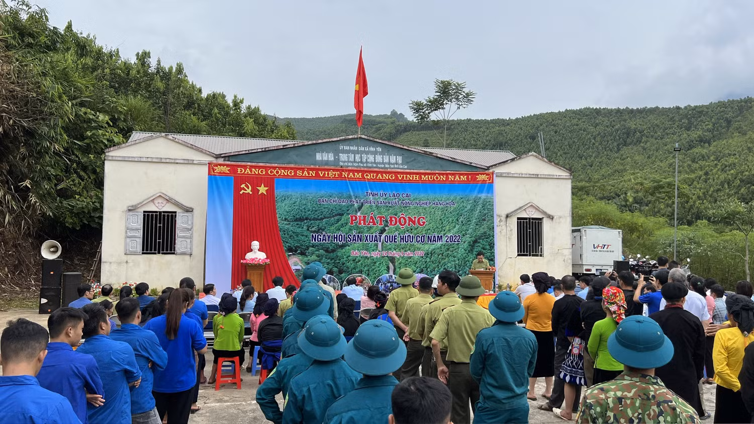 Quang cảnh lễ phát động.