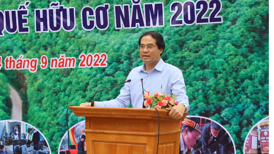 Đồng chí Trịnh Xuân Trường, Chủ tịch UBND tỉnh, Phó Trưởng Ban Chỉ đạo phát triển sản xuất nông nghiệp hàng hóa tỉnh phát biểu tại lễ phát động.