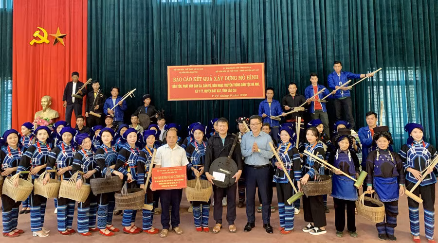 Các thành viên tham gia mô hình.