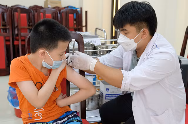 Cảnh báo về xu hướng số ca nhiễm COVID-19 tăng trở lại trong giai đoạn Thu - Đông ảnh 1