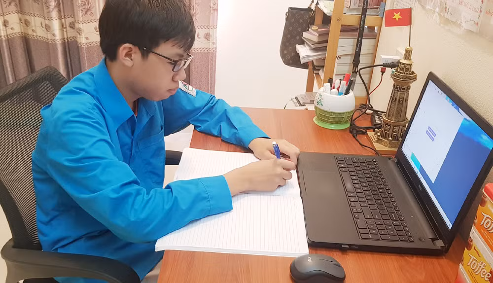 Em Nguyễn Hoàng Anh, lớp 8A1, Trường THCS Lý Tự Trọng đạt điểm 8.0 IELTS.
