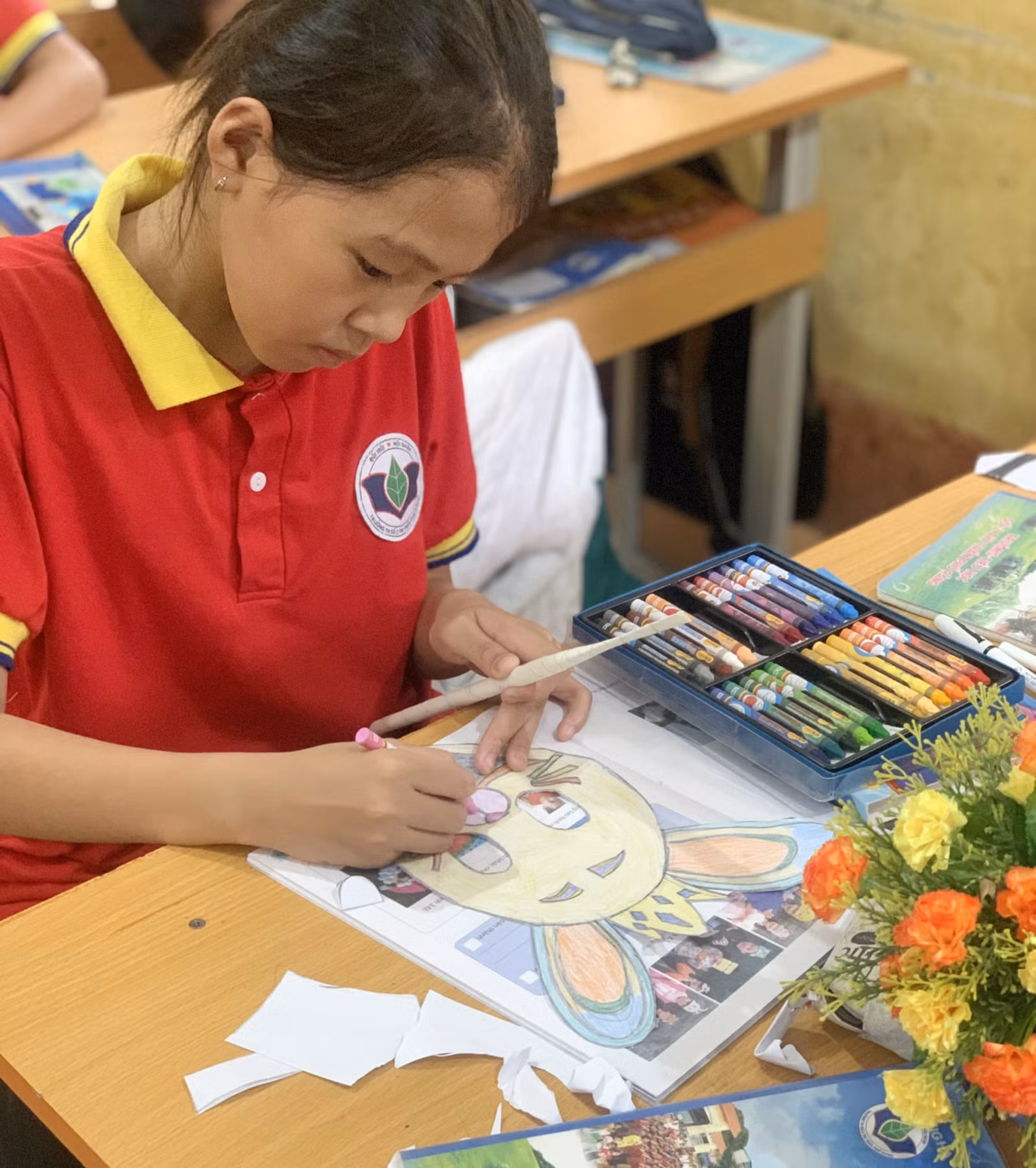 Nguyễn Bảo Thi, học sinh lớp 4A, Trường Tiểu học số 2 thị trấn Phố Ràng (huyện Bảo Yên) đam mê hội họa từ nhỏ.