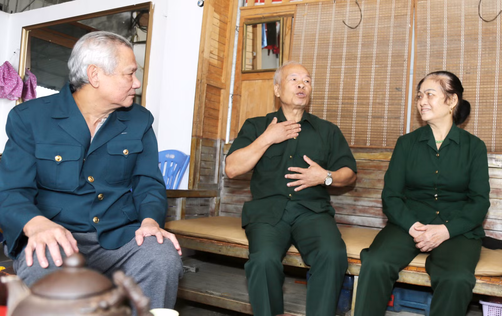 Các cựu chiến binh trò chuyện về Chiến thắng "Hà Nội - Điện Biên Phủ trên không".