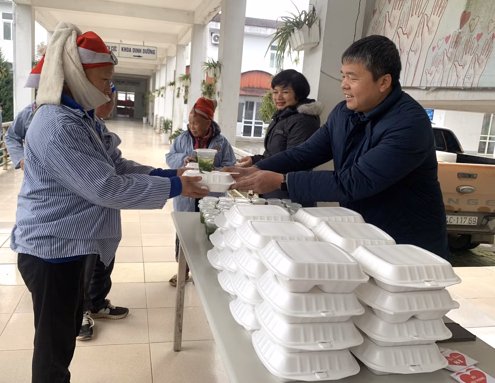Bếp yêu thương - Ấm lòng bệnh nhân nghèo ảnh 1