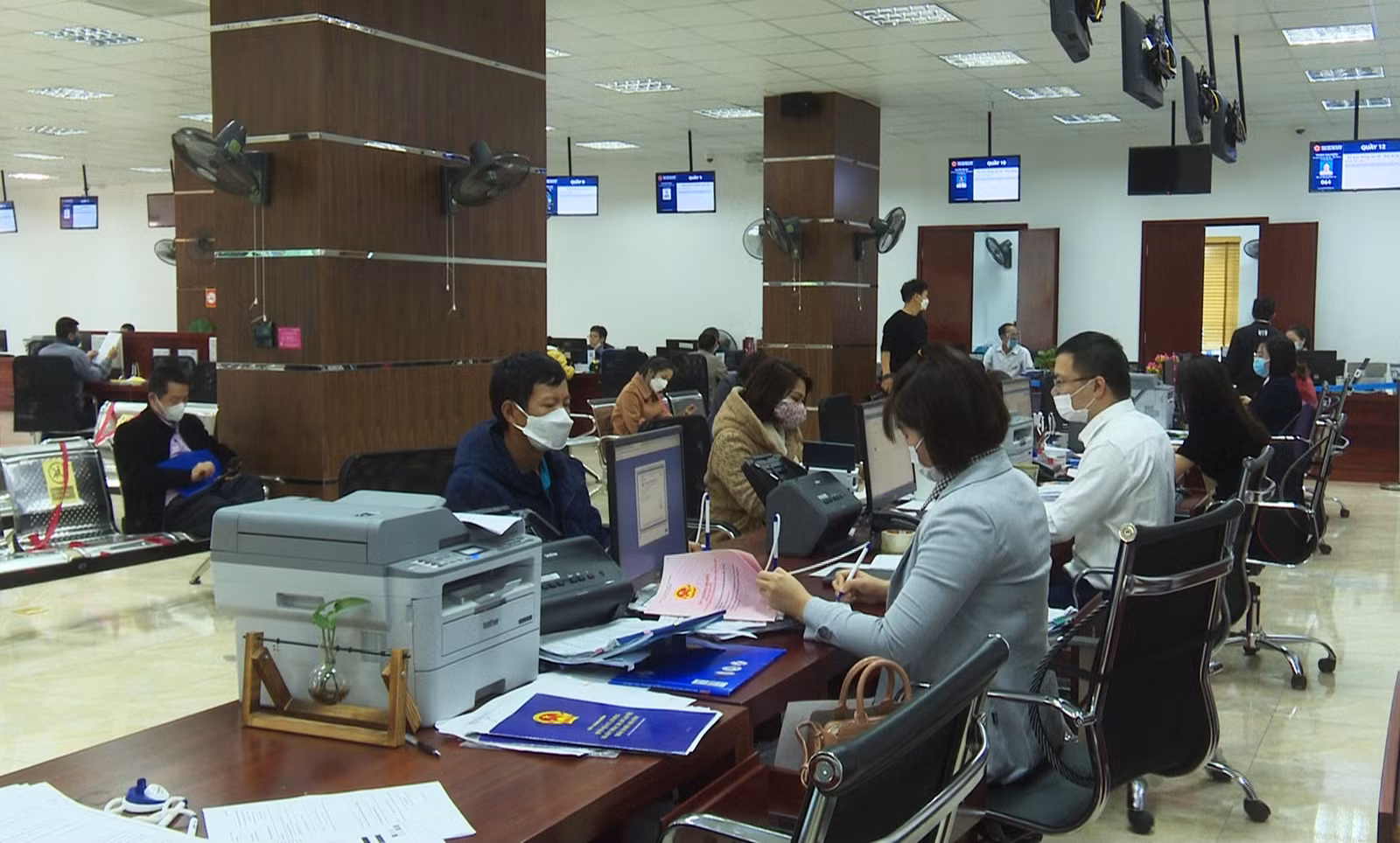 Chuyển đổi số giúp thuận lợi trong cải cách hành chính tại Trung tâm Phục vụ hành chính công tỉnh.