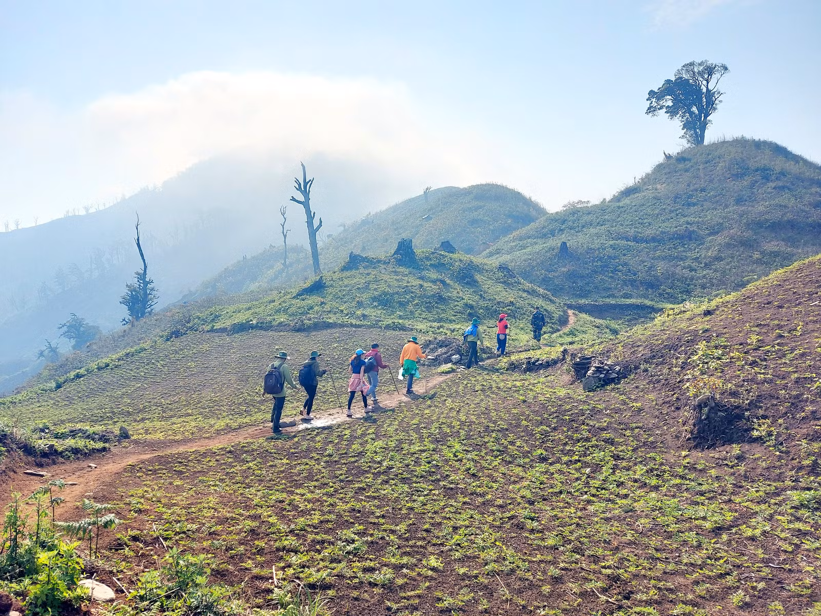 Bát Xát đánh thức tiềm năng du lịch leo núi ảnh 15