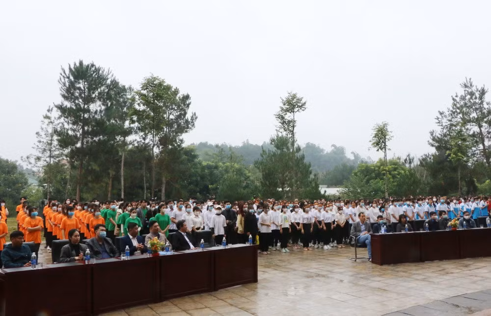 Hơn 1.000 sinh viên Phân hiệu Đại học Thái Nguyên tại Lào Cai tham gia chạy đều tập thể ảnh 1
