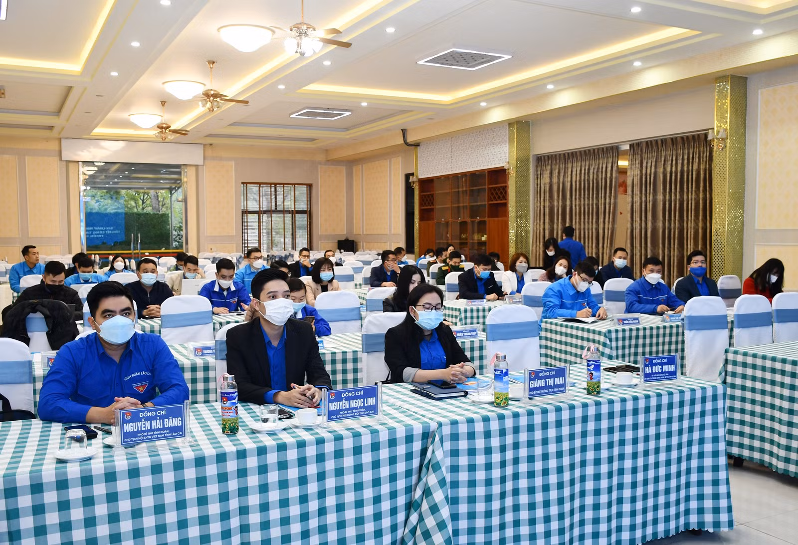 Các đại biểu dự hội nghị.