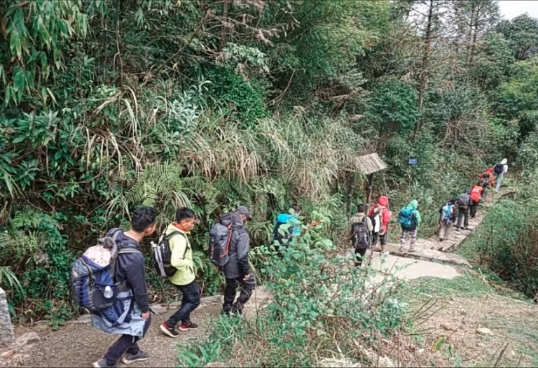 Các vận động viên tham gia Giải “Fansipan Mountain Marathon 2020”.