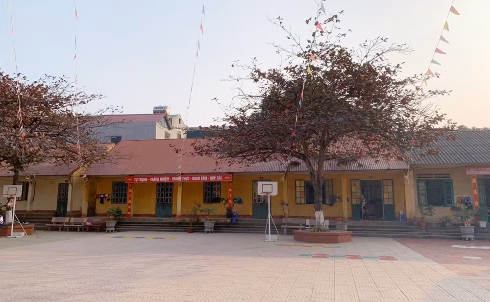 Cơ sở vật chất của Trường Tiểu học số 1 Bảo Hà cần được đầu tư để đạt chuẩn.