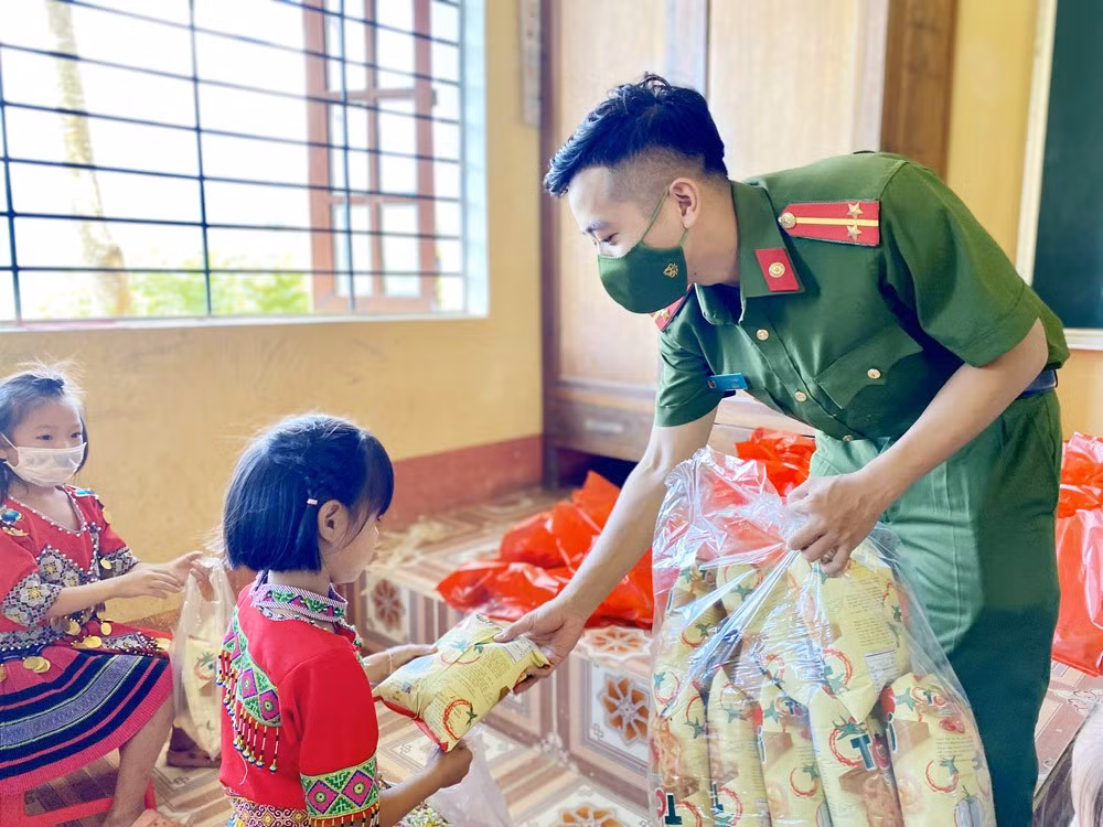 Lào Cai: 1 cán bộ được tuyên dương tại Lễ tuyên dương “Cán bộ, công chức, viên chức trẻ giỏi” toàn quốc năm 2021 ảnh 3