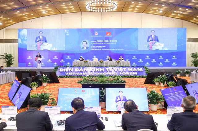Thủ tướng Phạm Minh Chính chủ trì phiên toàn thể cấp cao Diễn đàn Kinh tế Việt Nam 2023 ảnh 1