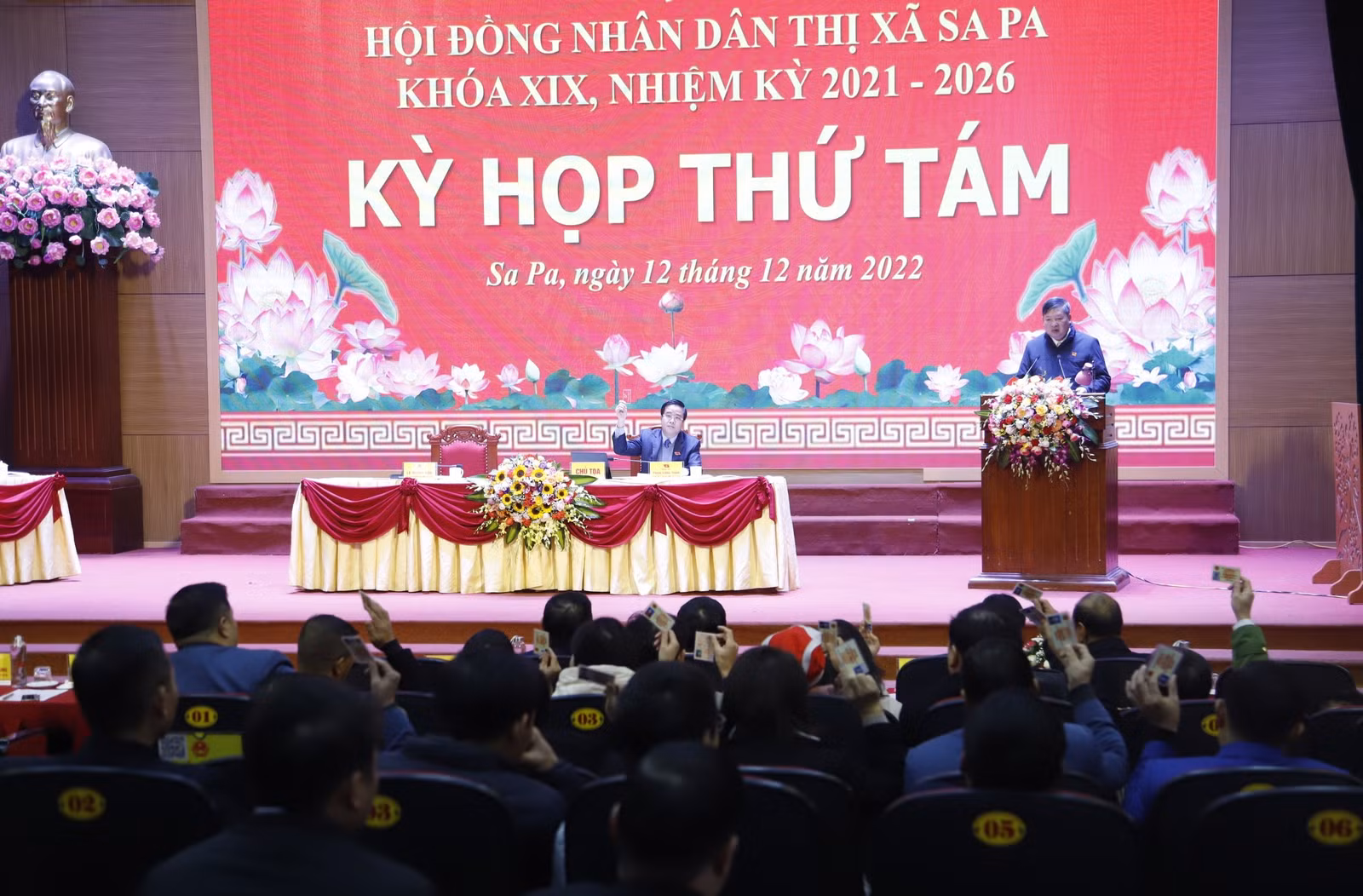 Quang cảnh kỳ họp thứ 8 HĐND thị xã Sa Pa khóa XIX.