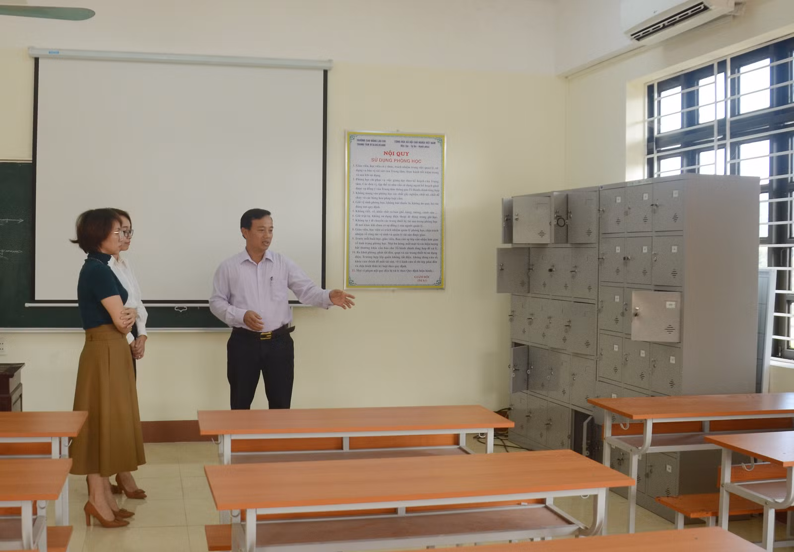 Trung tâm Đào tạo và Sát hạch lái xe cơ giới đường bộ (Trường Cao đẳng Lào Cai) chuẩn bị phòng đặt thiết bị nhưng chưa thể mua cabin điện tử.