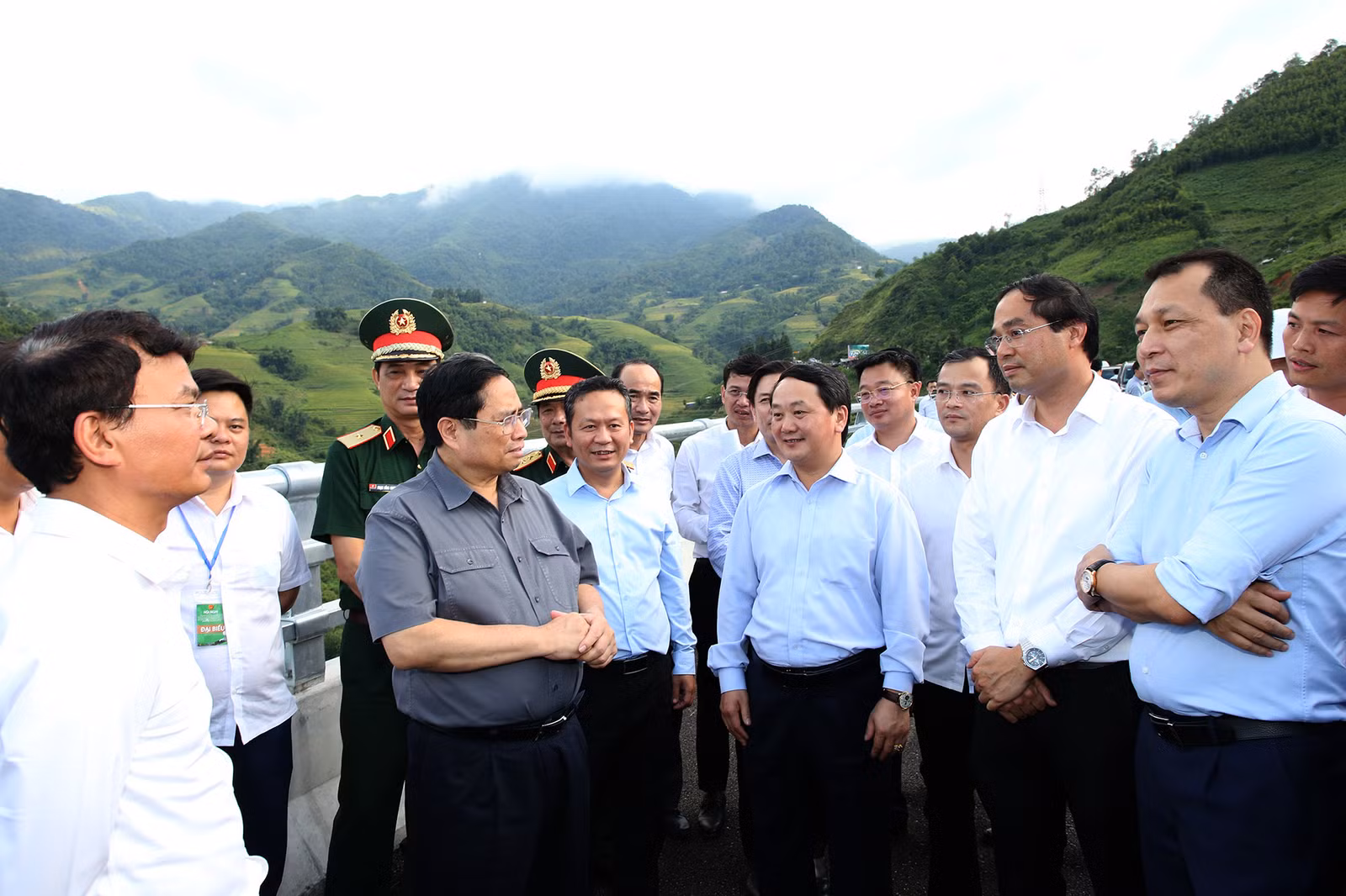 Thủ tướng Chính phủ Phạm Minh Chính khảo sát, kiểm tra một số dự án; thăm, tặng quà gia đình chính sách thành phố Lào Cai và huyện Bảo Yên ảnh 4