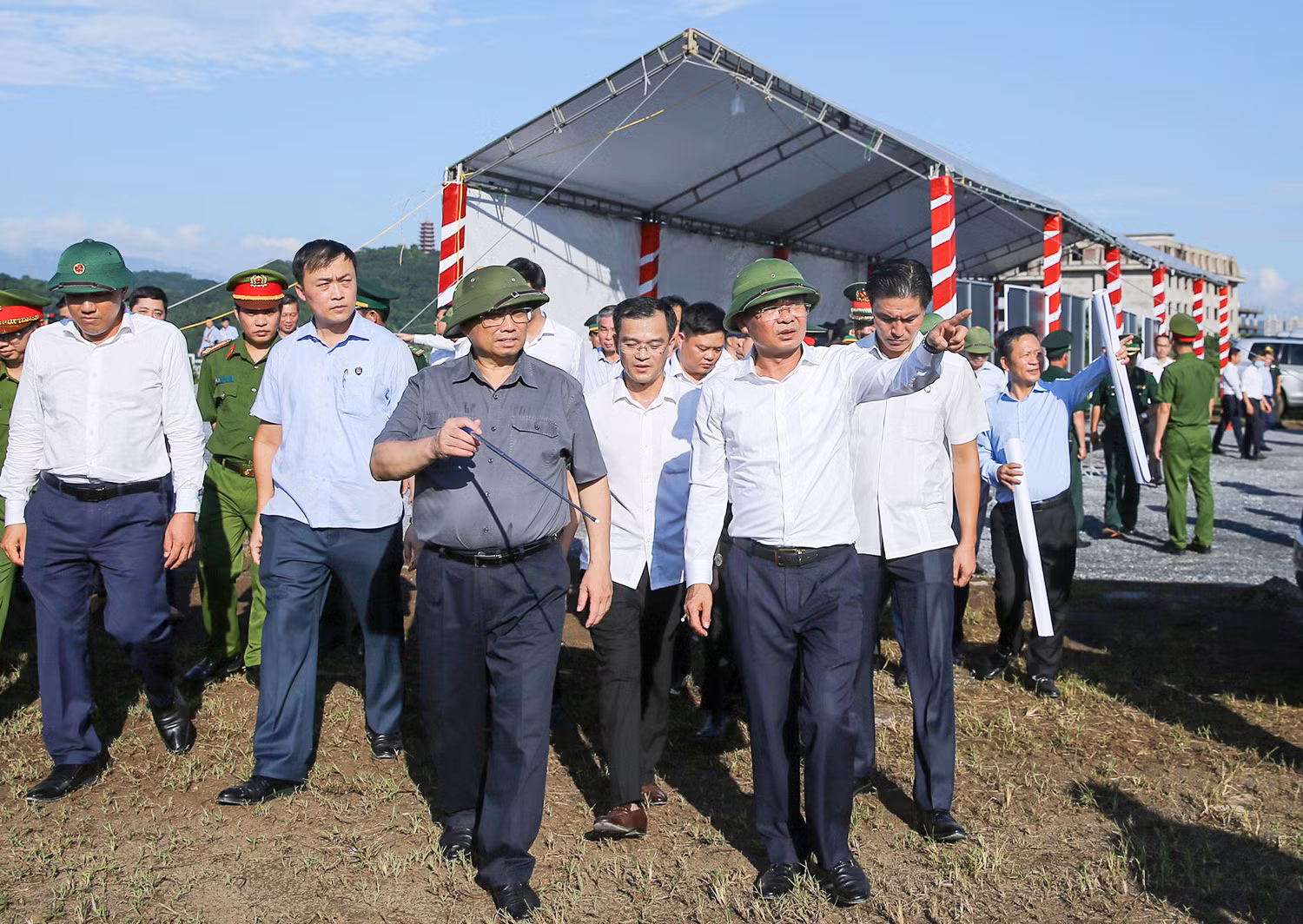 Thủ tướng Chính phủ Phạm Minh Chính khảo sát, kiểm tra một số dự án; thăm, tặng quà gia đình chính sách thành phố Lào Cai và huyện Bảo Yên ảnh 5